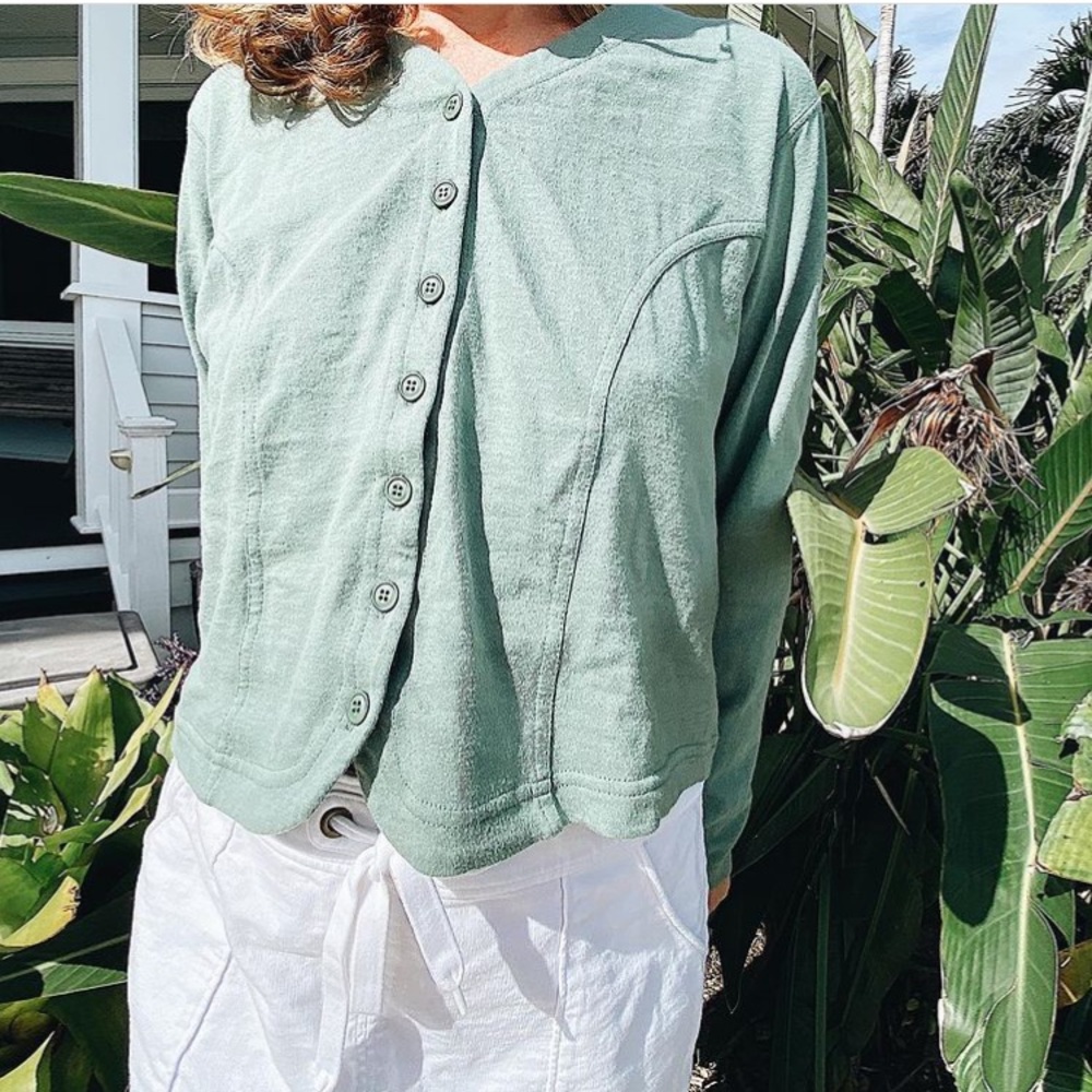 SWEET SAGE 90’S BUTTON UP TOP - Picture 2 of 2